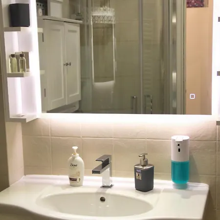 Taxi No-need - Metro, Train Station To Malpensa, Nightlife And Restaurants