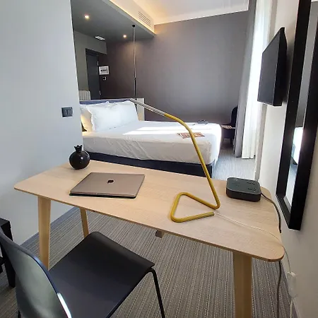 Vico Fashion District 4*