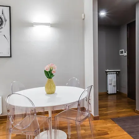 Joivy Elegant 1 Bedroom In Front Of The Sforzesco Castle Appartement