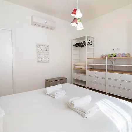 Joivy Cosy 1-bed Near