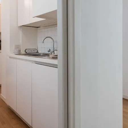 アパート Joivy Lovely Flat For 5 Close To Sforzesco Castle ミラノ