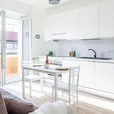 Joivy Sublime Flat With Balcony ميلان