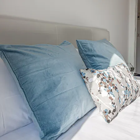 Joivy Sublime Flat With Balcony * ميلان
