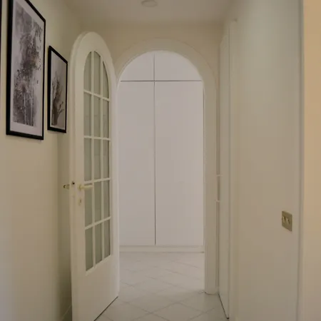 Apartmán Joivy Lovely For 4 Next To Bus And Metro Station *