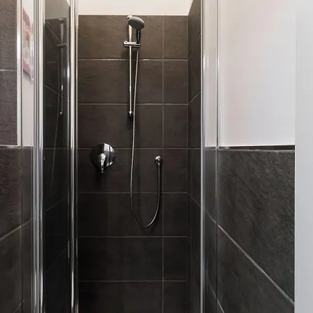 Atto Vannucci 15 B *