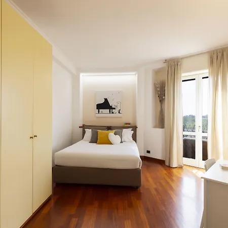 The - Floor Apartment Milan