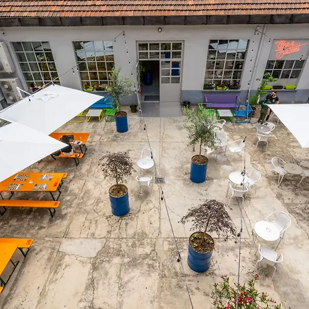 Hostal Bovisa Urban Garden