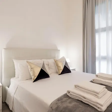 Royal - Centro Brera Апартаменты *