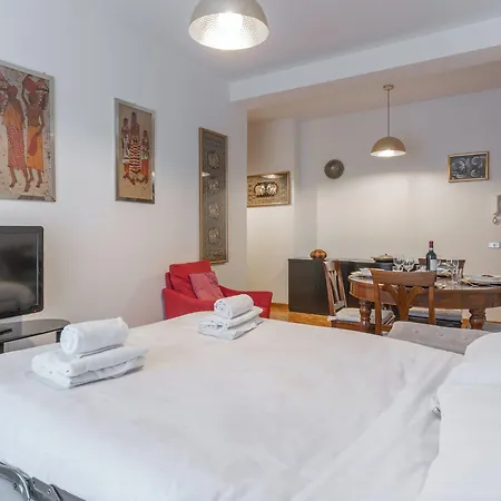 Trendy Corner - Fashion District * Milan