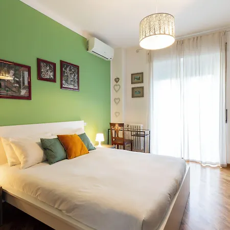 Trendy Corner - Fashion District Milan