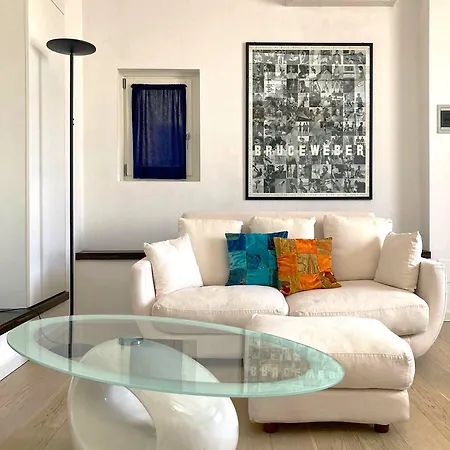 Cozy And Bright Flat In Isola 아파트 밀라노