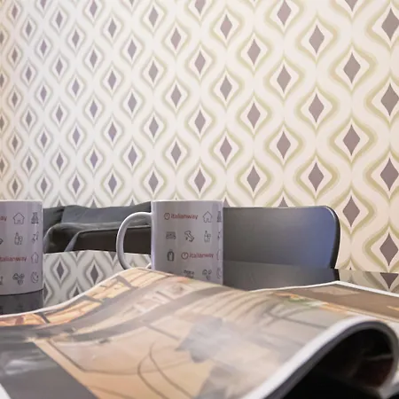 Italianway Easy - Plinio 37 アパート