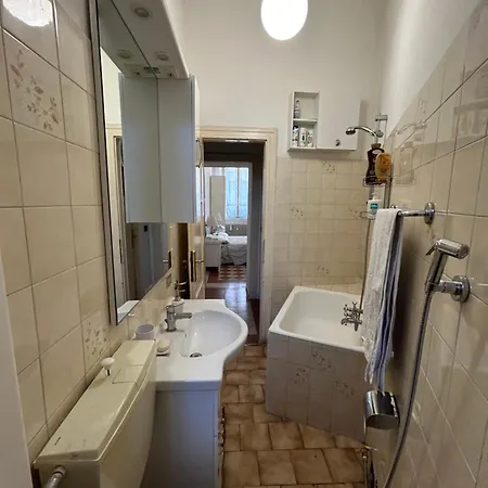 Traditional Isola District - Shared Privatunterkunft *