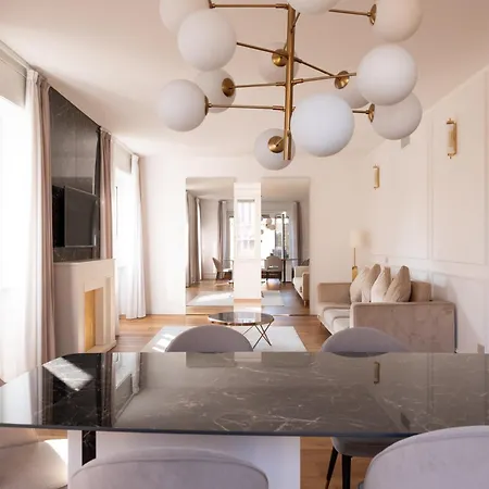 Daire Lusso, Stile E Un Meraviglioso Terrazzo Nel Cuore Di Milano