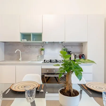 Appartement Trilocale Con Aria Condizionata E Parcheggio Privato Fronte *