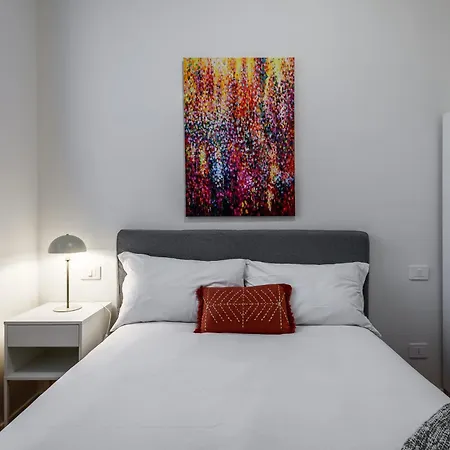 Stayeasy Crocetta - Duomo Walking, 2 Bedrooms 2 Baths Milano