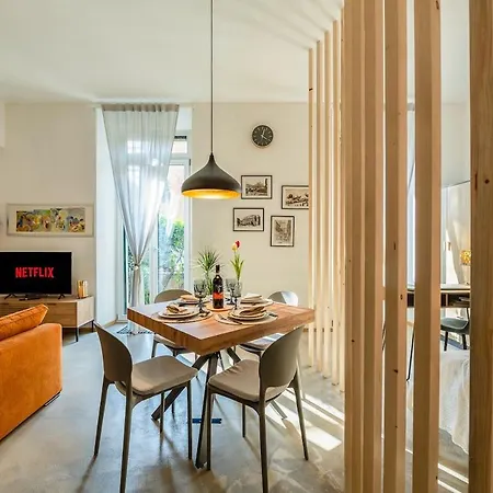 Private Garden & Metro 2 Min - Wooden Wave Flat *