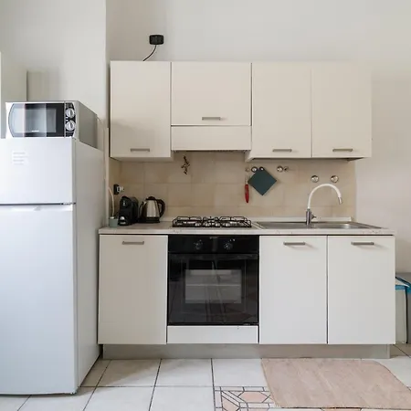 Guesthost - Comfy Nest In South Appartement
