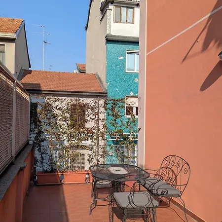 Modern One-bedroom With Terrace - Naviglio Martesana ميلان