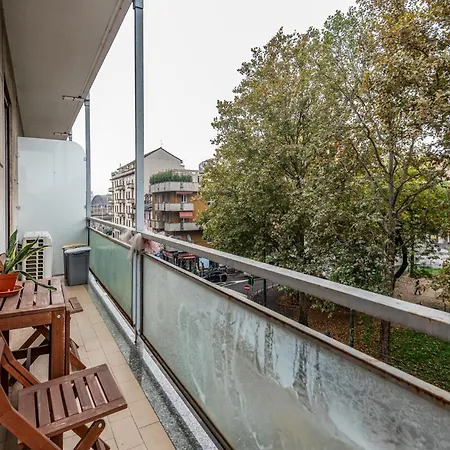 Luxury Via Montenevoso 4 Pax Wi-fi شقة