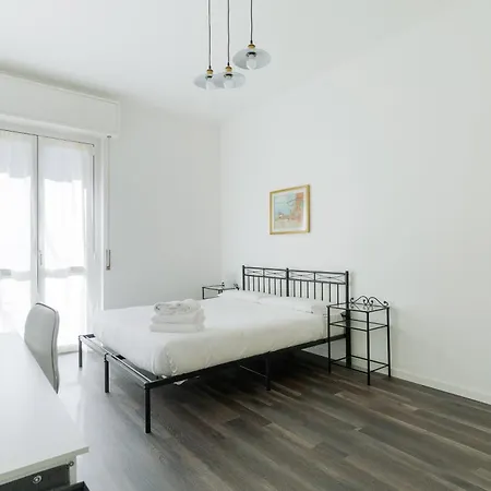 Guesthost - Comfy White Apartment *