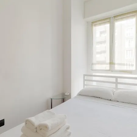 Guesthost - Lorenteggio Charming Flat