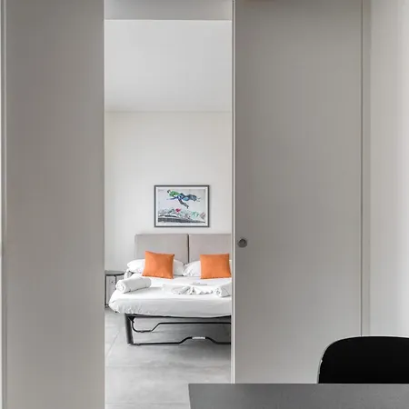 Large Milan's Navigli - 5 Gu... Апартаменты