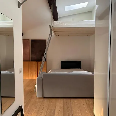 Charming Loft In Via Solferino - * Mediolan