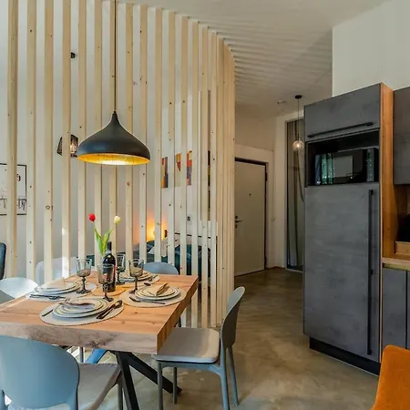 Private Garden&metro 2 Min - Wooden Wave Flat Apartment *