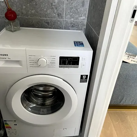 Brand New And Bright * Milán