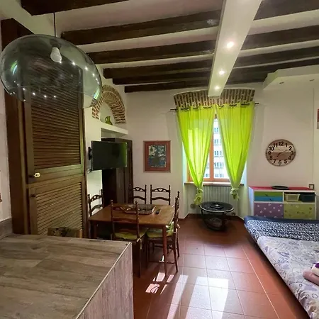 Carola Station Apartman Milánó