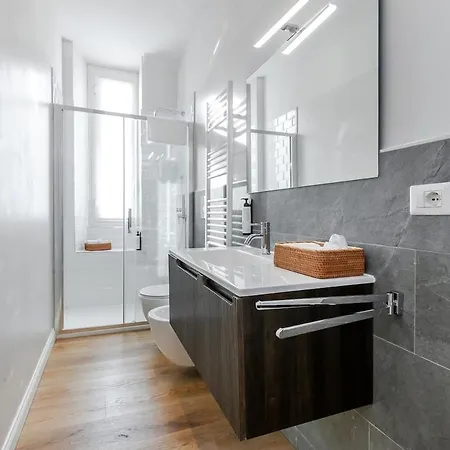 Luxury 2-bedroom Station *