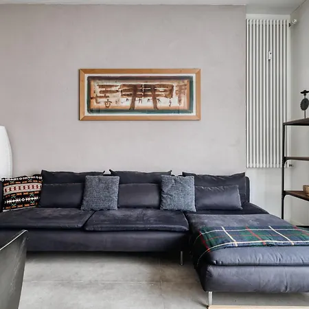 Large Milan's Navigli - 5 Gu... * Милан