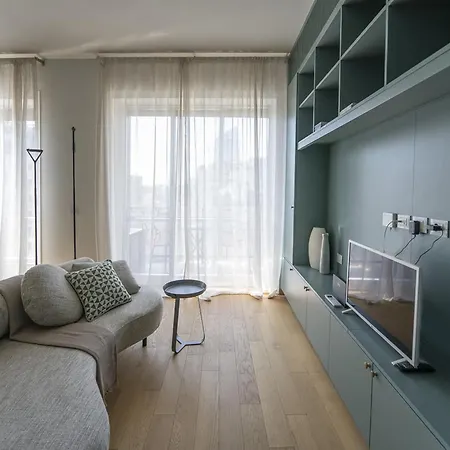 Skyline View & Design Porta Nuova Апартаменты *