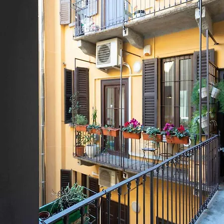 شقة Artistic Flat W Wooden Beams, Porta Venezia ميلان