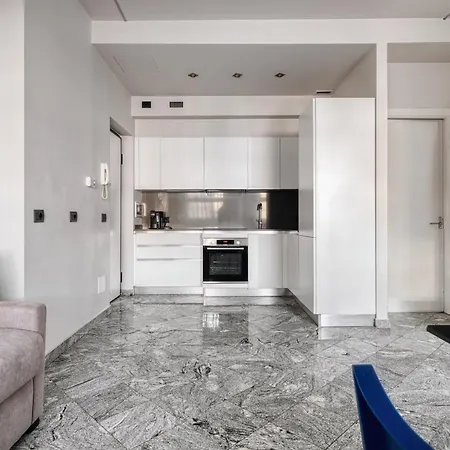 Station - Big Flat * Milán