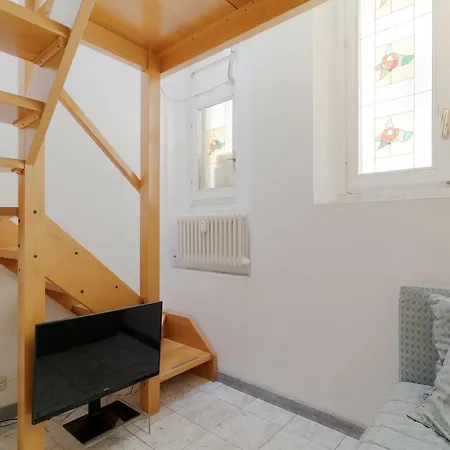 Guesthost - Arco Della Pace