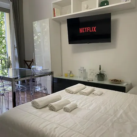 A Stone's Throw From The Metro *