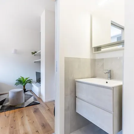 Duomo 10 Minutes Walk- Modern Design * Milan