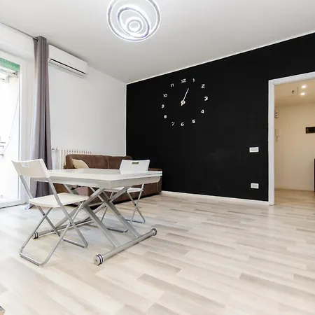 Lugano S&s Home, Moderna E Tranquilla, Vicino Al Centro Di Milano, Con Parcheggio Gratuito Esterno Lägenhet
