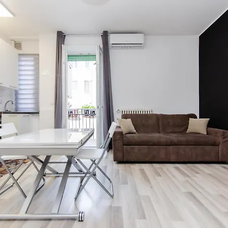 Lugano S&s Home, Moderna E Tranquilla, Vicino Al Centro Di Milano, Con Parcheggio Gratuito Esterno Lägenhet *