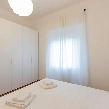 Appartement Trilocale Con Aria Condizionata E Parcheggio Privato Fronte Milan