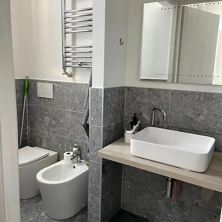 Brand New And Bright Milán