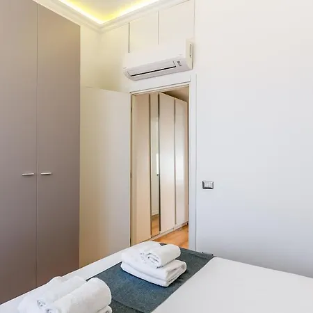 Vecchia Milano, 10 Minutes From The Duomo Апартаменты