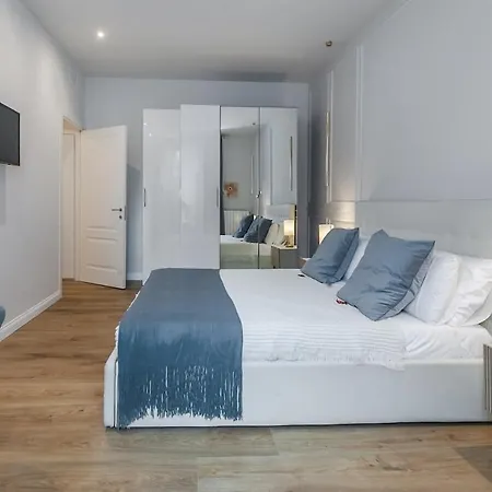 Luxury 2-bedroom Station *