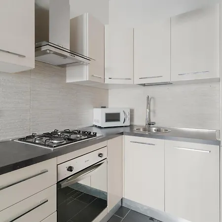 Guesthost - Lorenteggio Charming Flat * ميلان