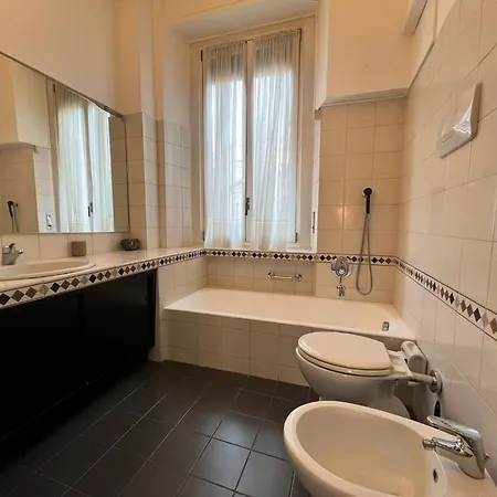 Prestigious 3 Bedrooms, 8 Guest, Centre Porta Romana Milão