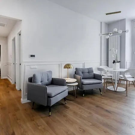 Luxury 2-bedroom Station Apartmán *