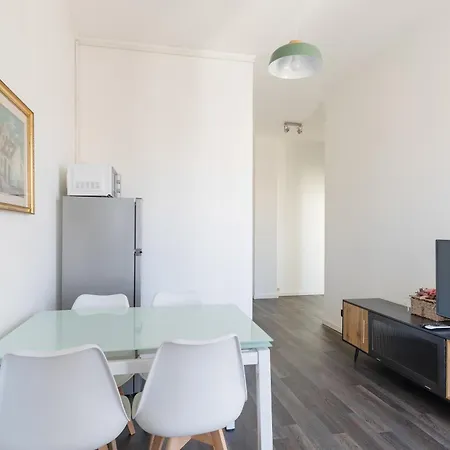 Guesthost - Comfy White *