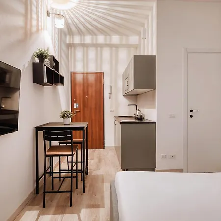 Hostmate - - Pallanza * ميلان